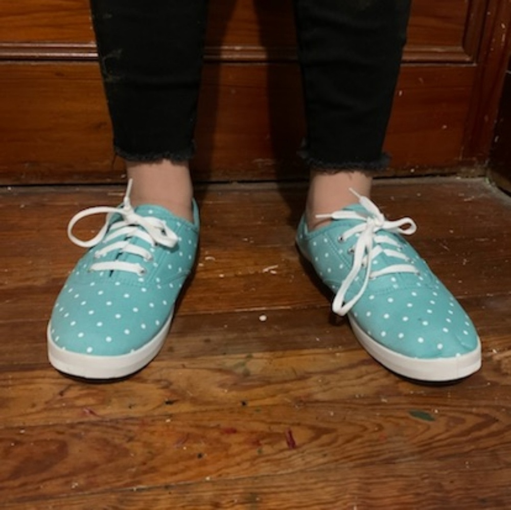 Polka-dot tennis shoes